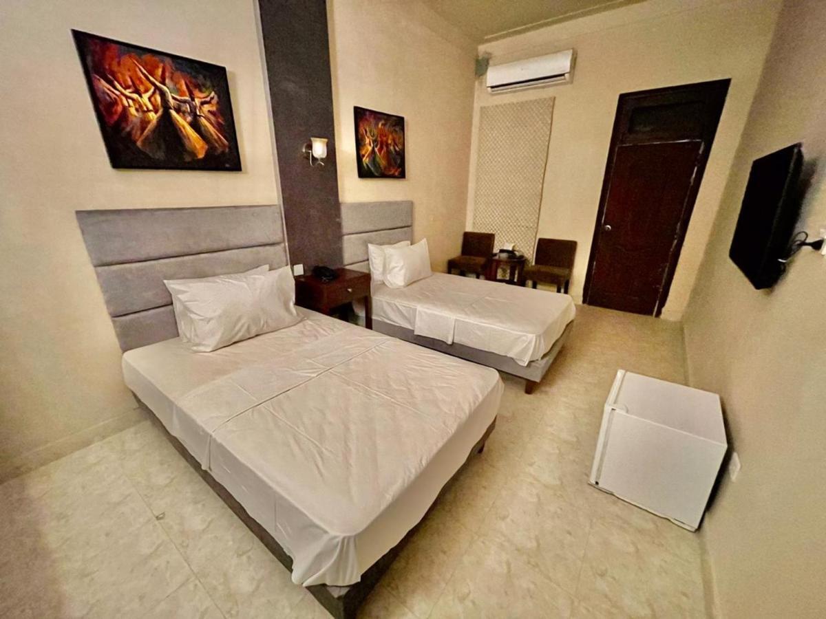 Shelton'S Rezidor House Hotel Peshawar Esterno foto
