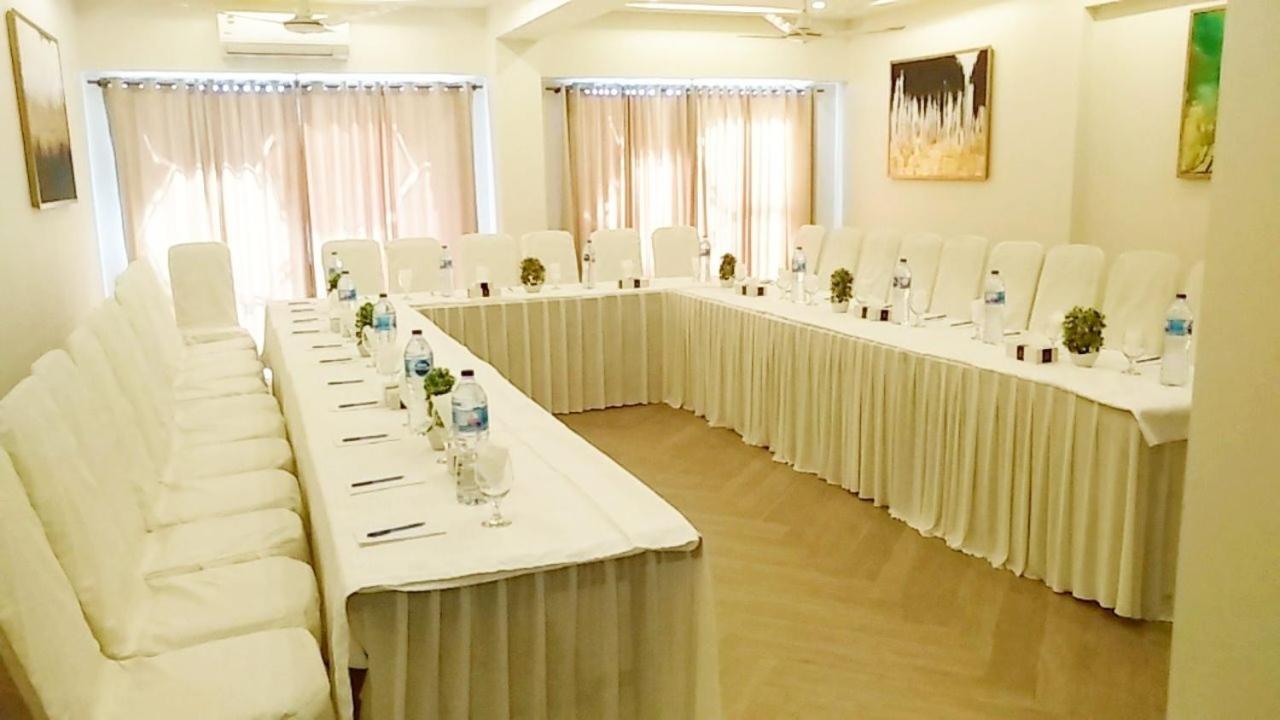 Shelton'S Rezidor House Hotel Peshawar Esterno foto