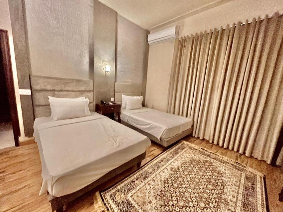 Shelton'S Rezidor House Hotel Peshawar Esterno foto