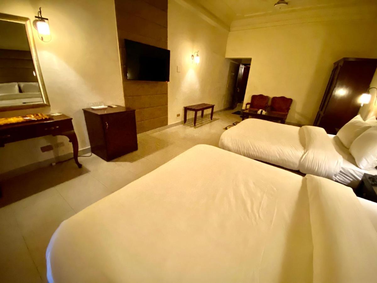 Shelton'S Rezidor House Hotel Peshawar Esterno foto