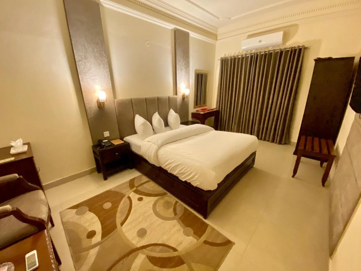 Shelton'S Rezidor House Hotel Peshawar Esterno foto