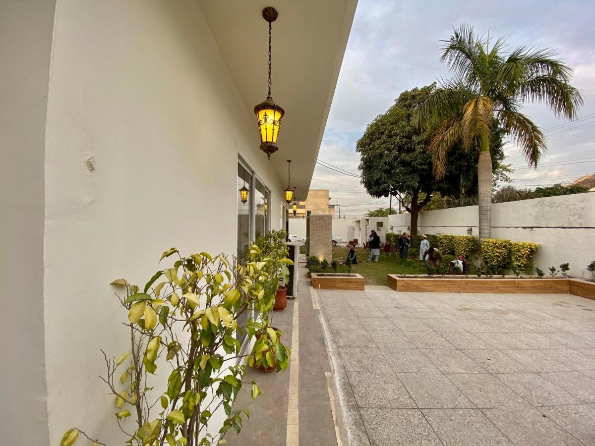 Shelton'S Rezidor House Hotel Peshawar Esterno foto